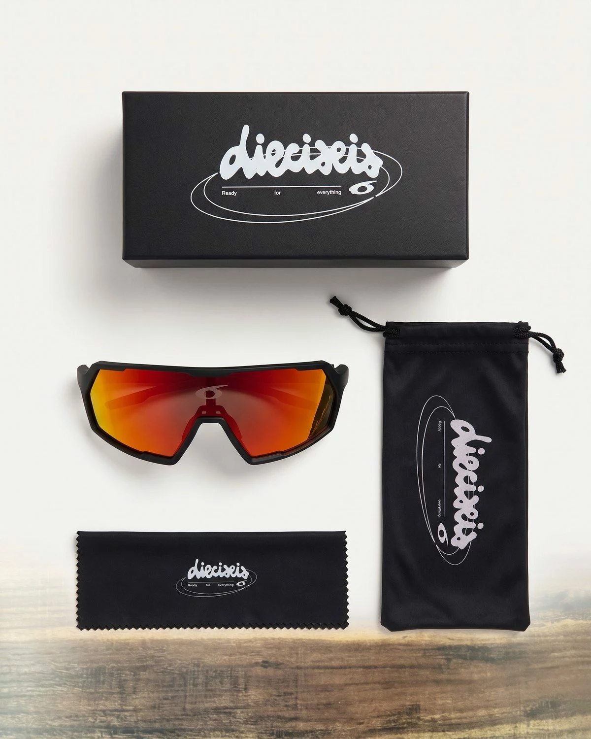 Dieciséis Clothing